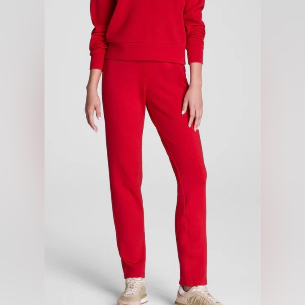 SPANX AirEssentials®
Slim Straight Pant | ® Red